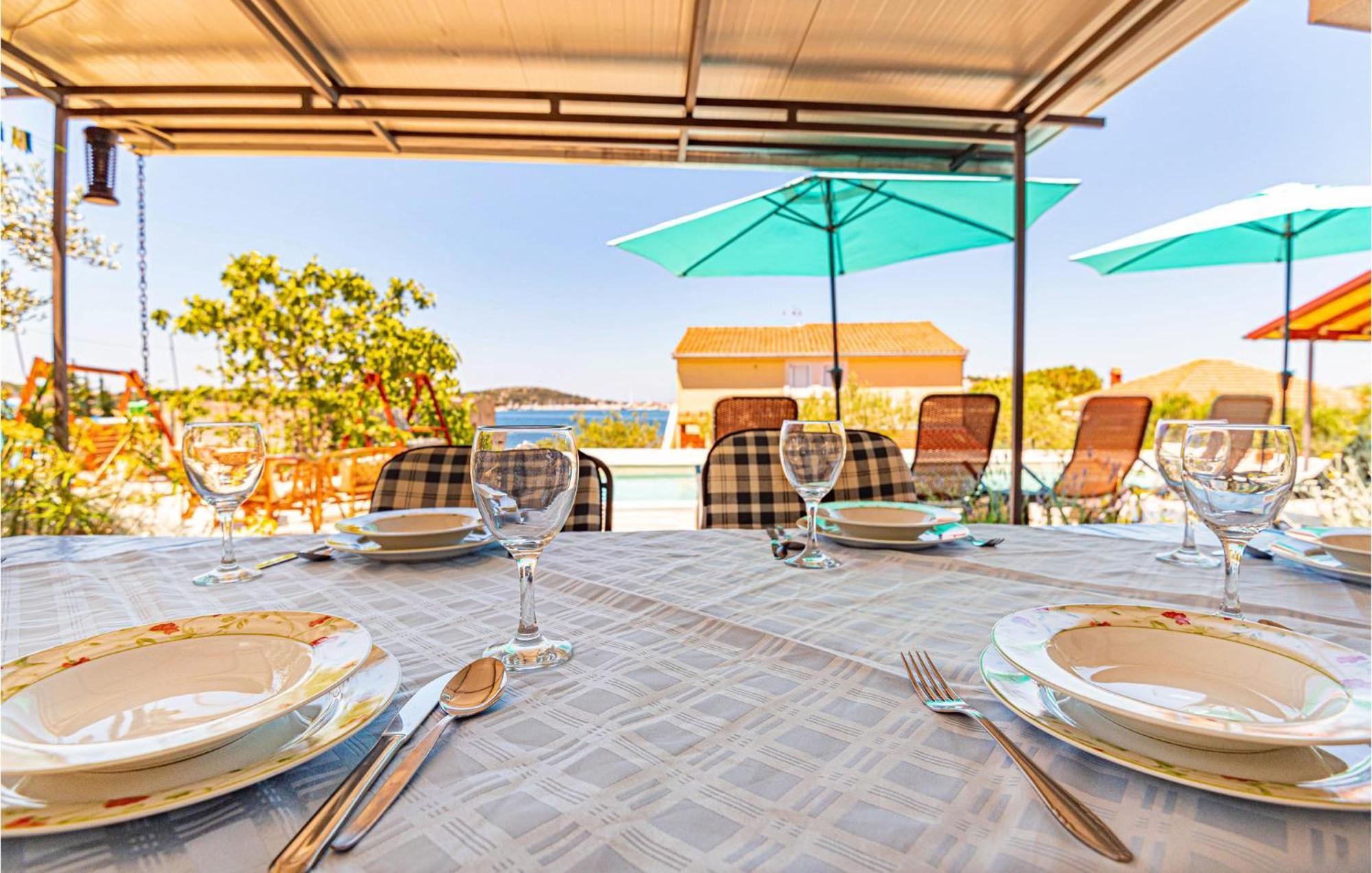 Nice Home In Zatoglav With House Sea View Podglavica Екстер'єр фото